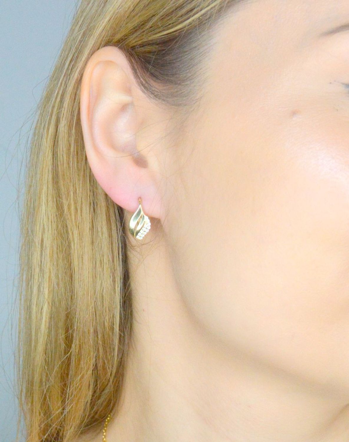 Złote kolczyki damskie 375 klasyczne z białymi cyrkoniami KL 8816 375 (2).jpg